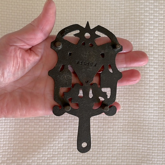 Cast iron trivet hearts and birds - Picture 4 of 5